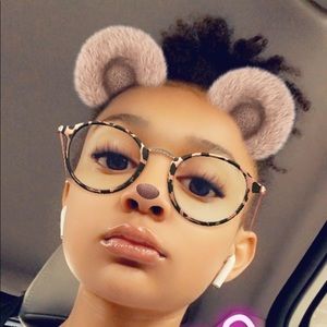 Meet your Posher, Alexis